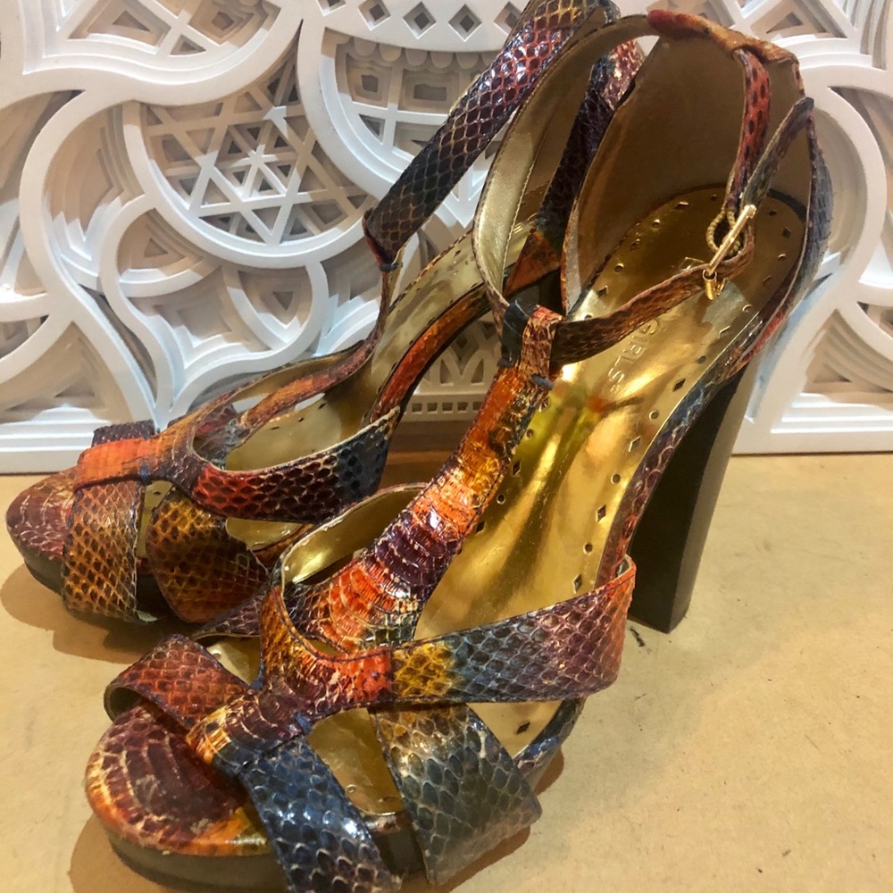 BCBGirls multi colored snake print t strap heels🤩